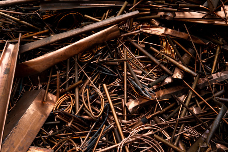 Déchets de cuivre variés avec tubes, fils électriques et profilés destinés à la valorisation